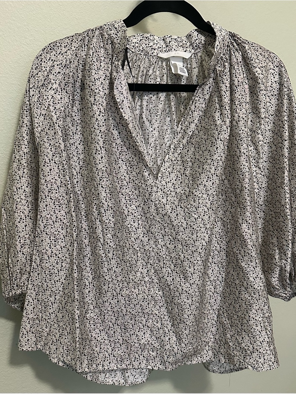 H&M White and Black Ditsy Floral V-Neck Blouse
